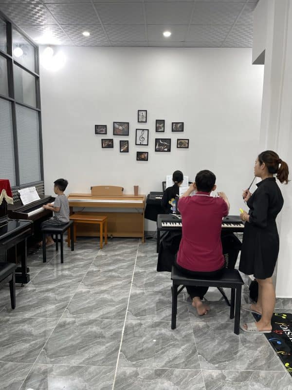 Hình ảnh lớp nhạc Qmusic